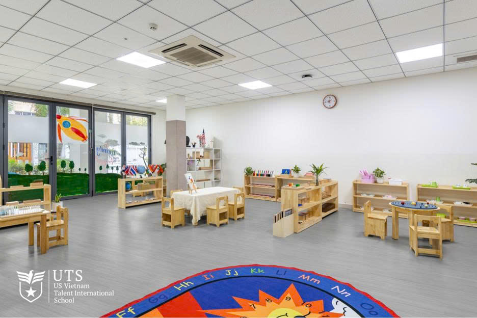 07-1.Lớp học được trang bị đầy đủ giáo cụ tại UTS cơ sở Botanique, Quận 4