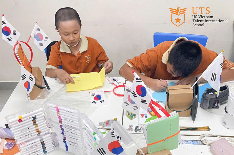 Học sinh tham gia môn học dự án Kỹ năng công dân toàn cầu tại UTS