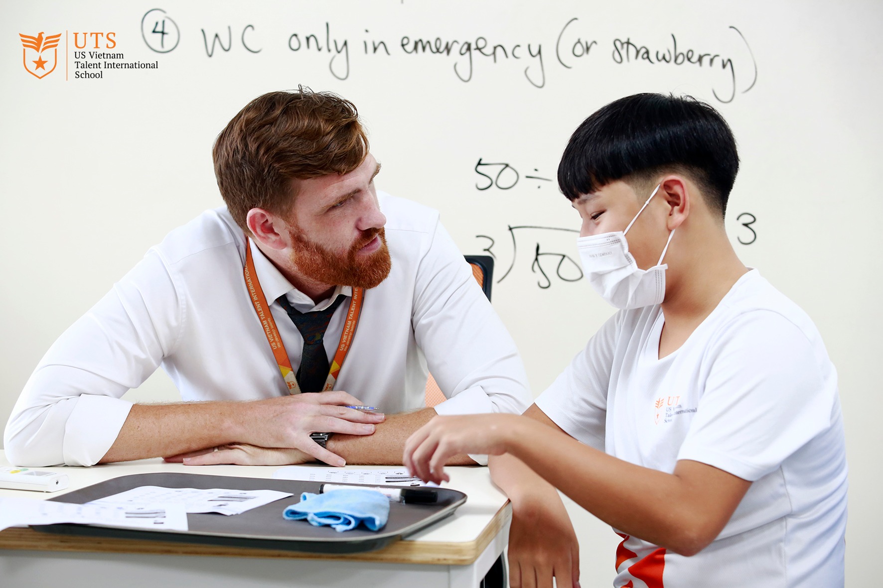 Học sinh và giáo viên UTS trong giờ stem