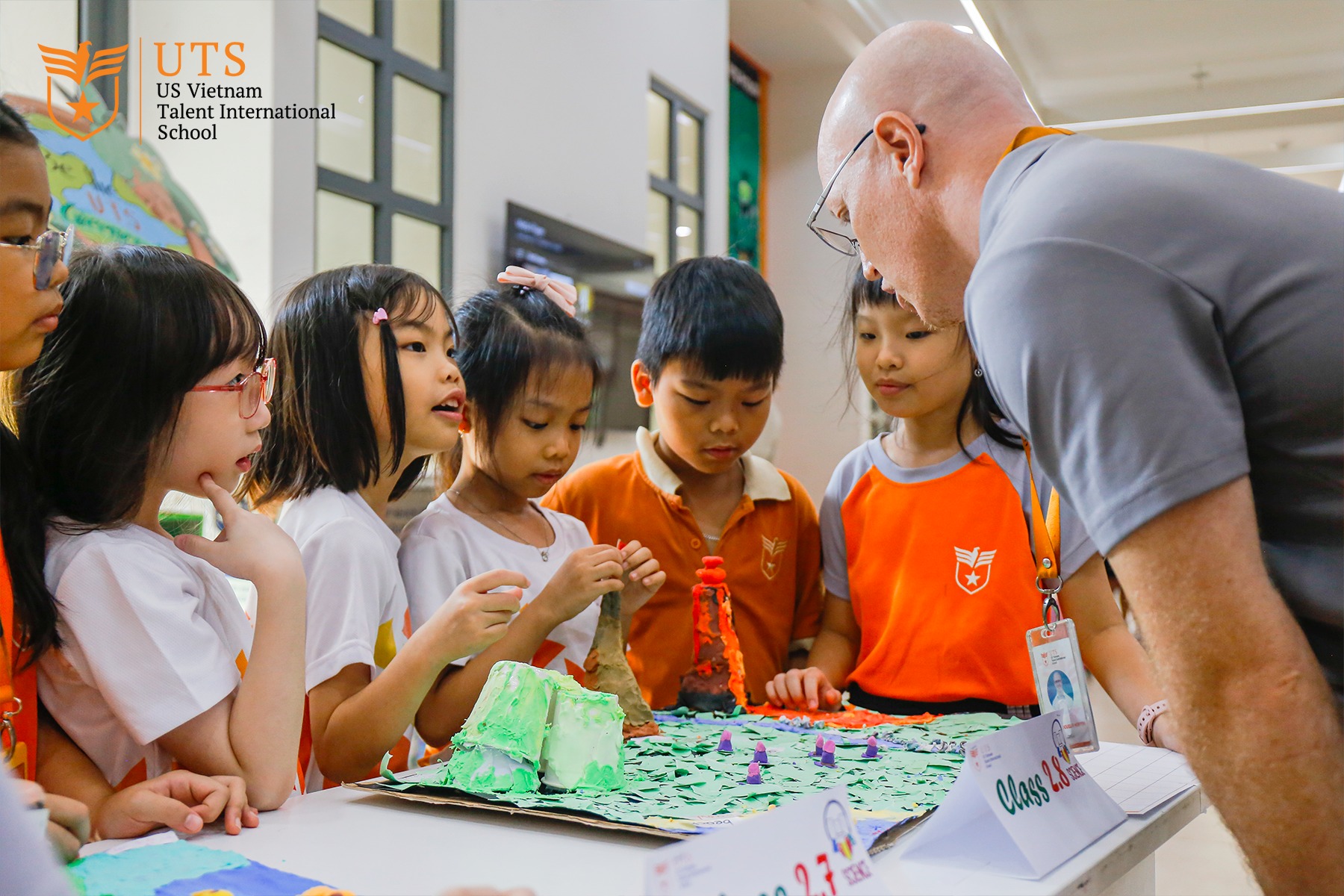 Chương trình học song ngữ giúp học sinh phát triển ngôn ngữ toàn diện và tư duy linh hoạt