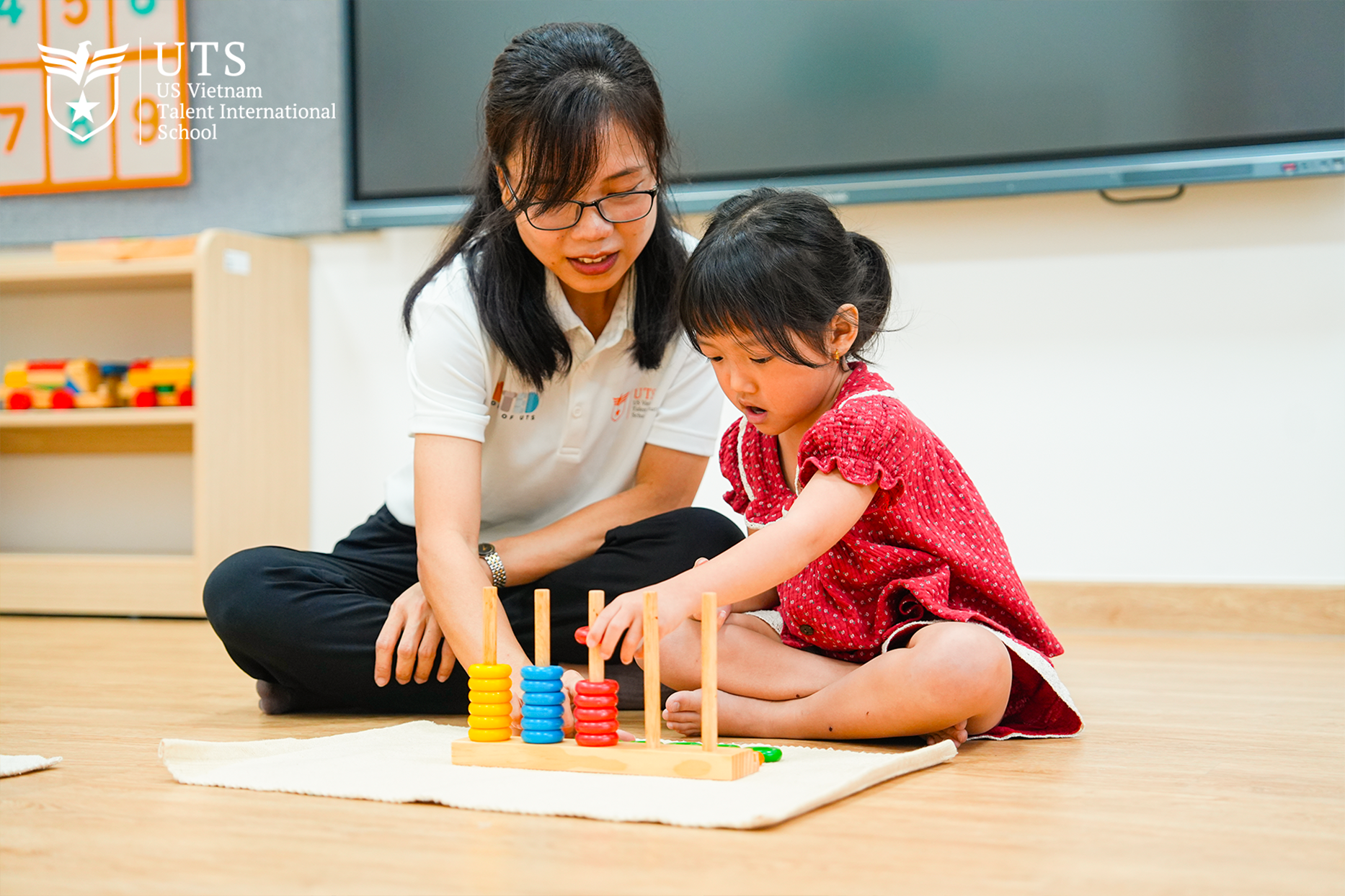 Con được phát triển kỹ năng đọc - viết và tư duy toán học