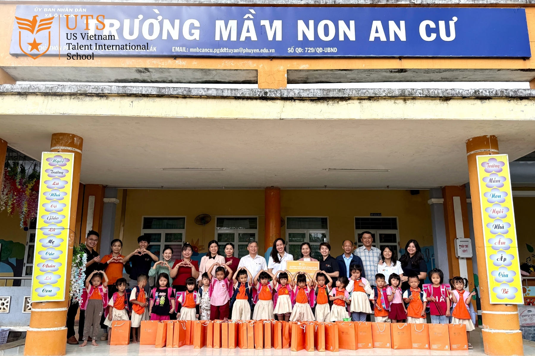 Cộng đồng UTS gửi lời động viên, hy vọng các em nhỏ sớm được trở lại trường học đầy đủ và an toàn