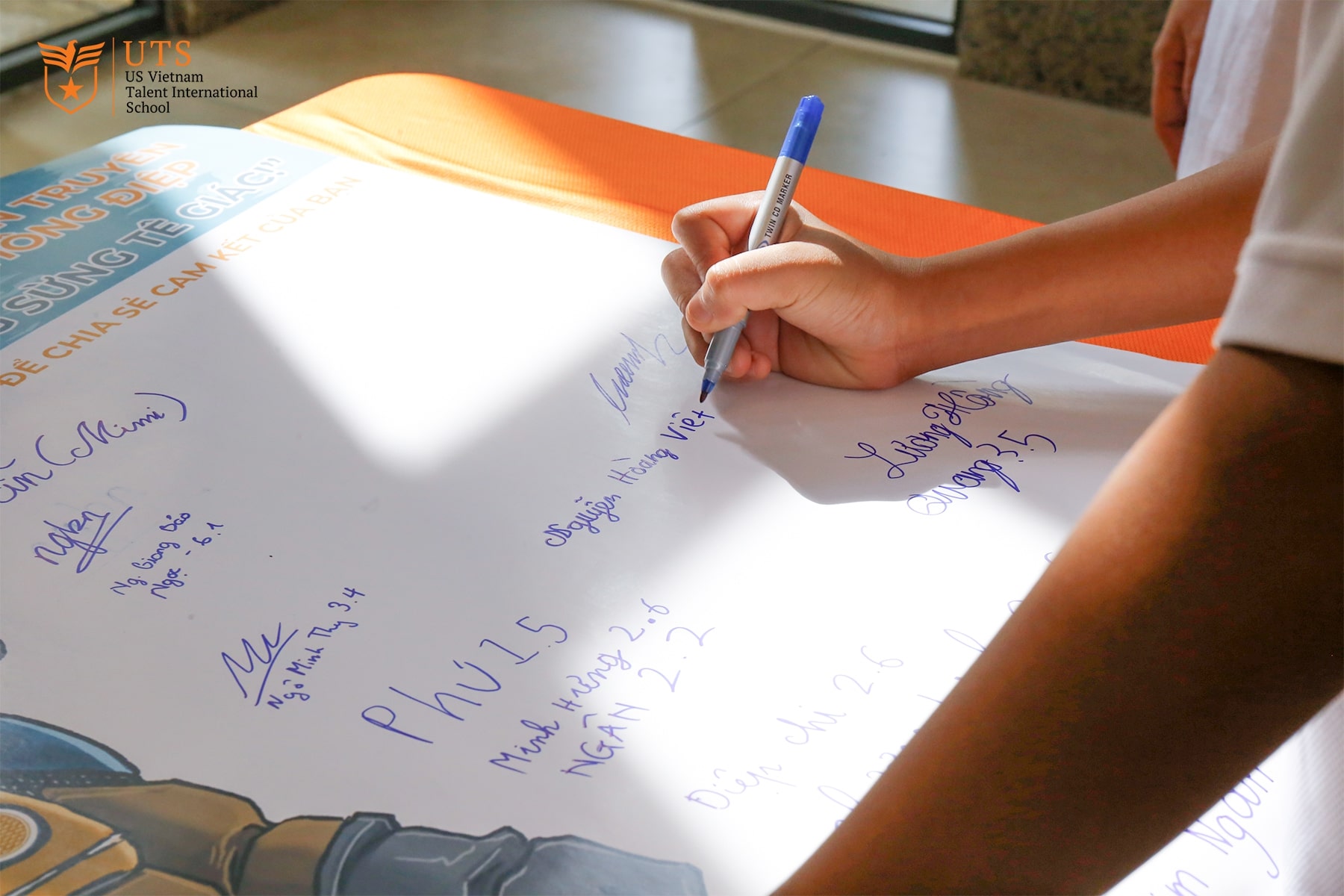 Học sinh UTS cam kết bảo vệ Tê giác