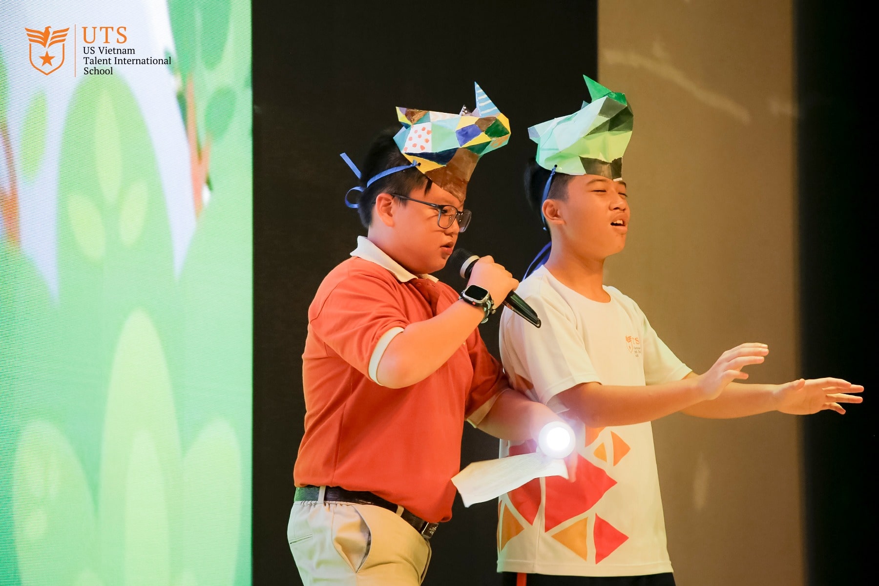 Học sinh UTS diễn kịch với chủ đề 10 sự thật về loài Tê giác