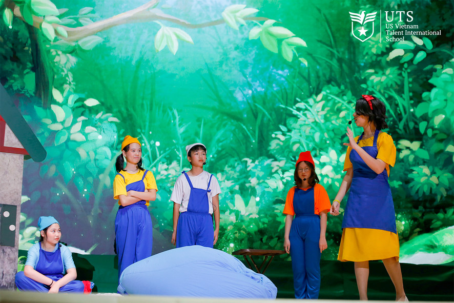 UTS school play 7