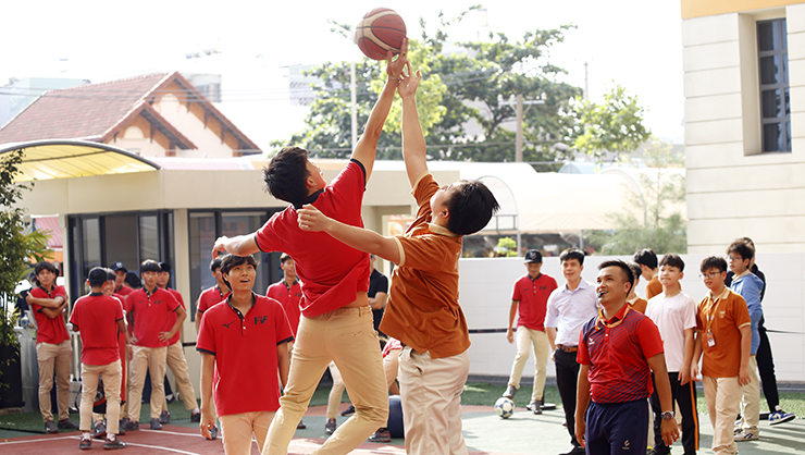 UTS-ers meet the champion of the U19 National Football Championship 2021