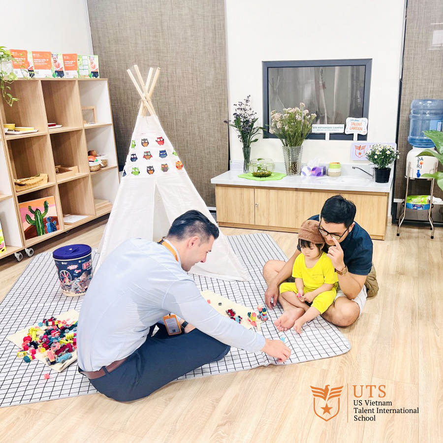 Giáo viên, phụ huynh và học sinh kindy