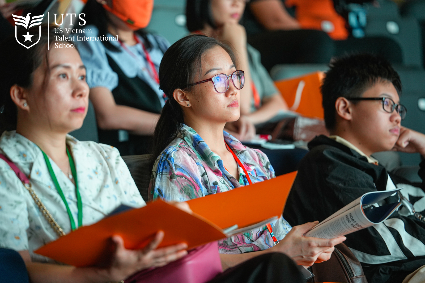 Phụ huynh nên tham dự các buổi hội thảo về chương trình học để có thể đặt câu hỏi trực tiếp với giáo viên