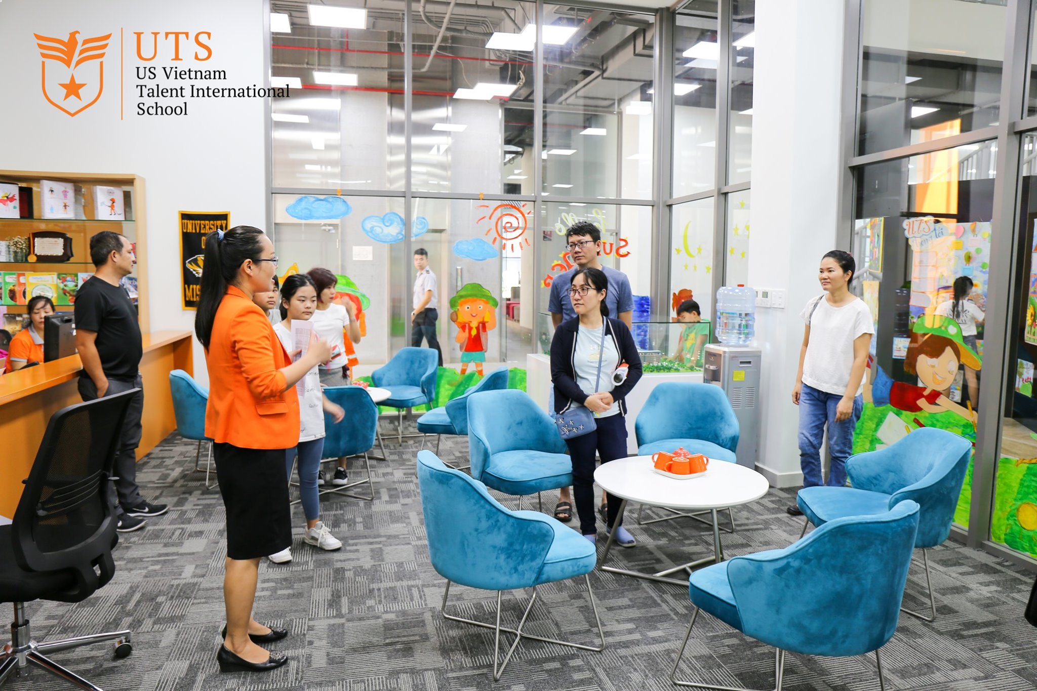 Phụ huynh nên tham dự các buổi tham quan trường để có góc nhìn sát thực tế nhất