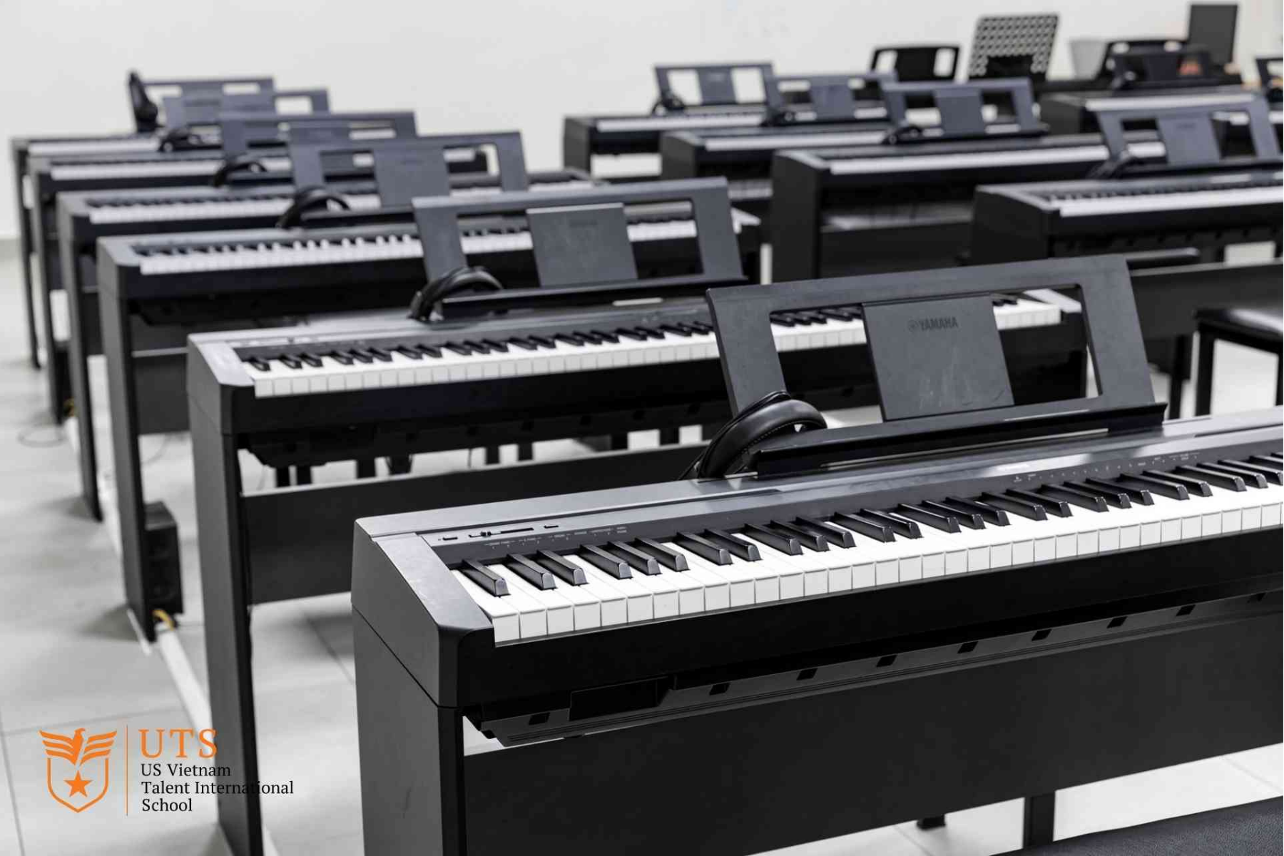 Piano Room tại UTS được thiết kế riêng biệt, đáp ứng nhu cầu luyện tập và biểu diễn nghệ thuật của học sinh