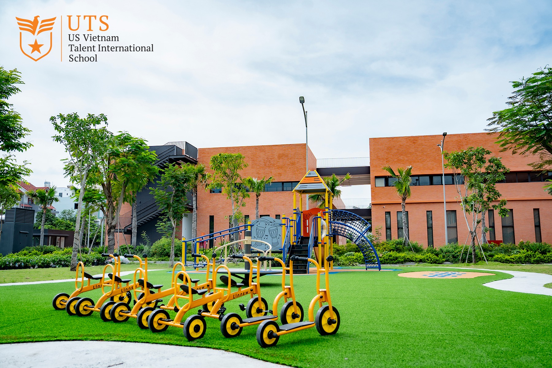 Sân chơi ngoài trời mầm non