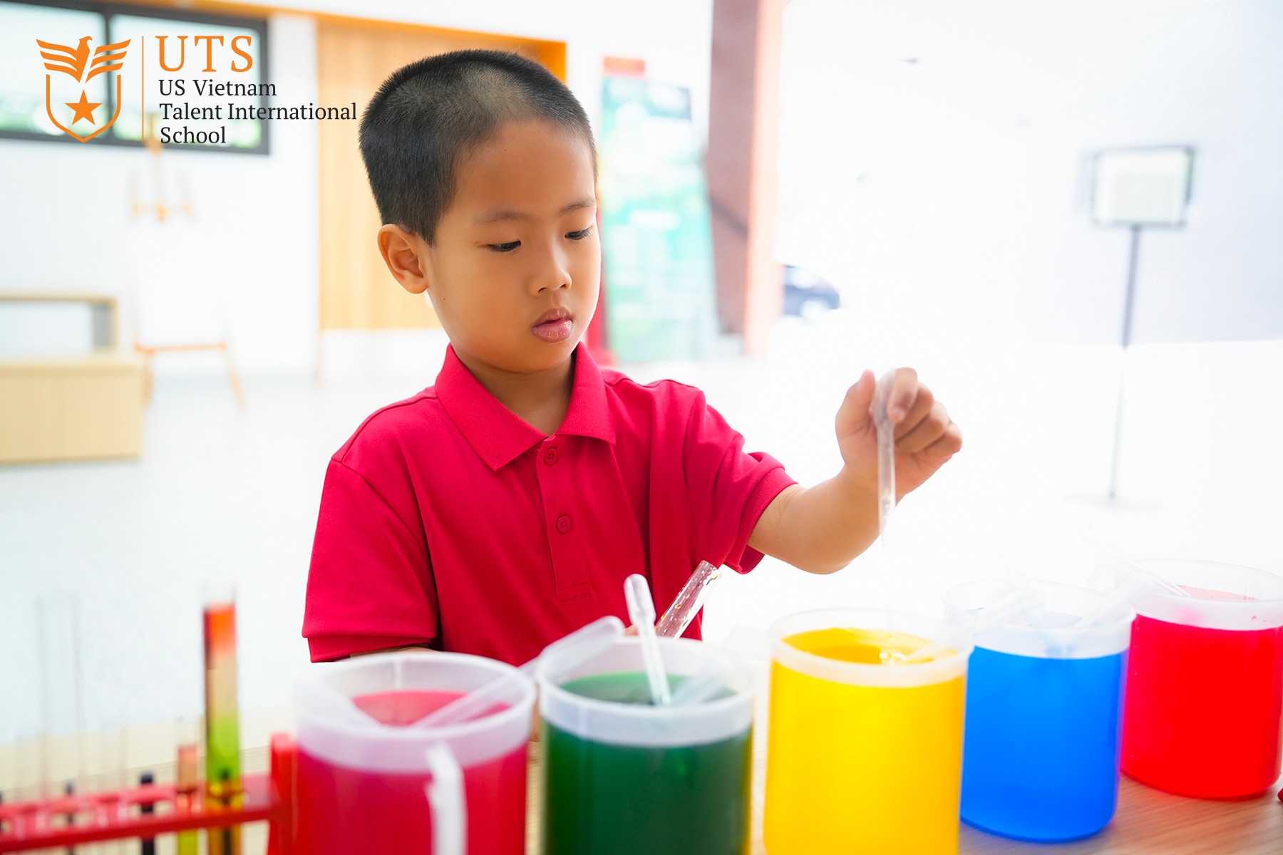 Trạm thí nghiệm vui tạo cầu vồng trong ống nghiệm