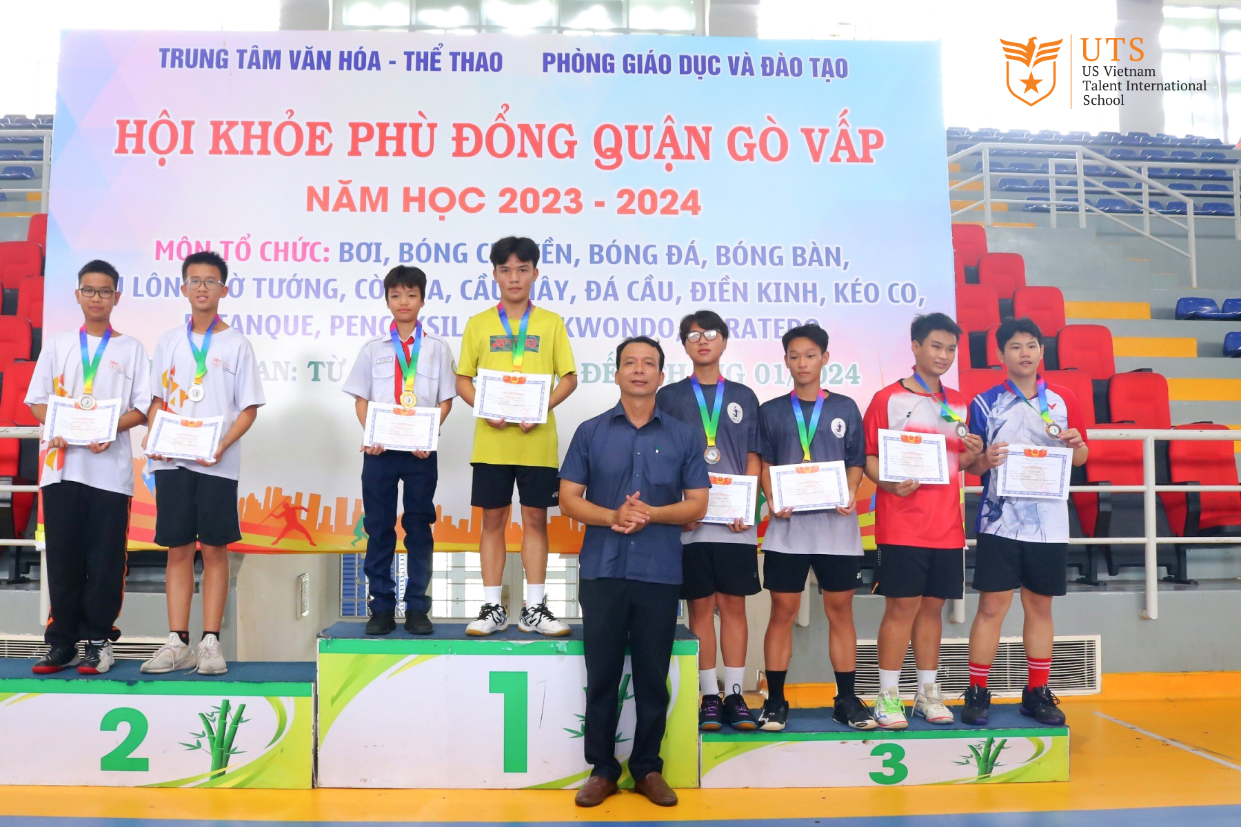 Tuyển thủ cầu lông của UTS tại Hội khỏe Phù Đổng