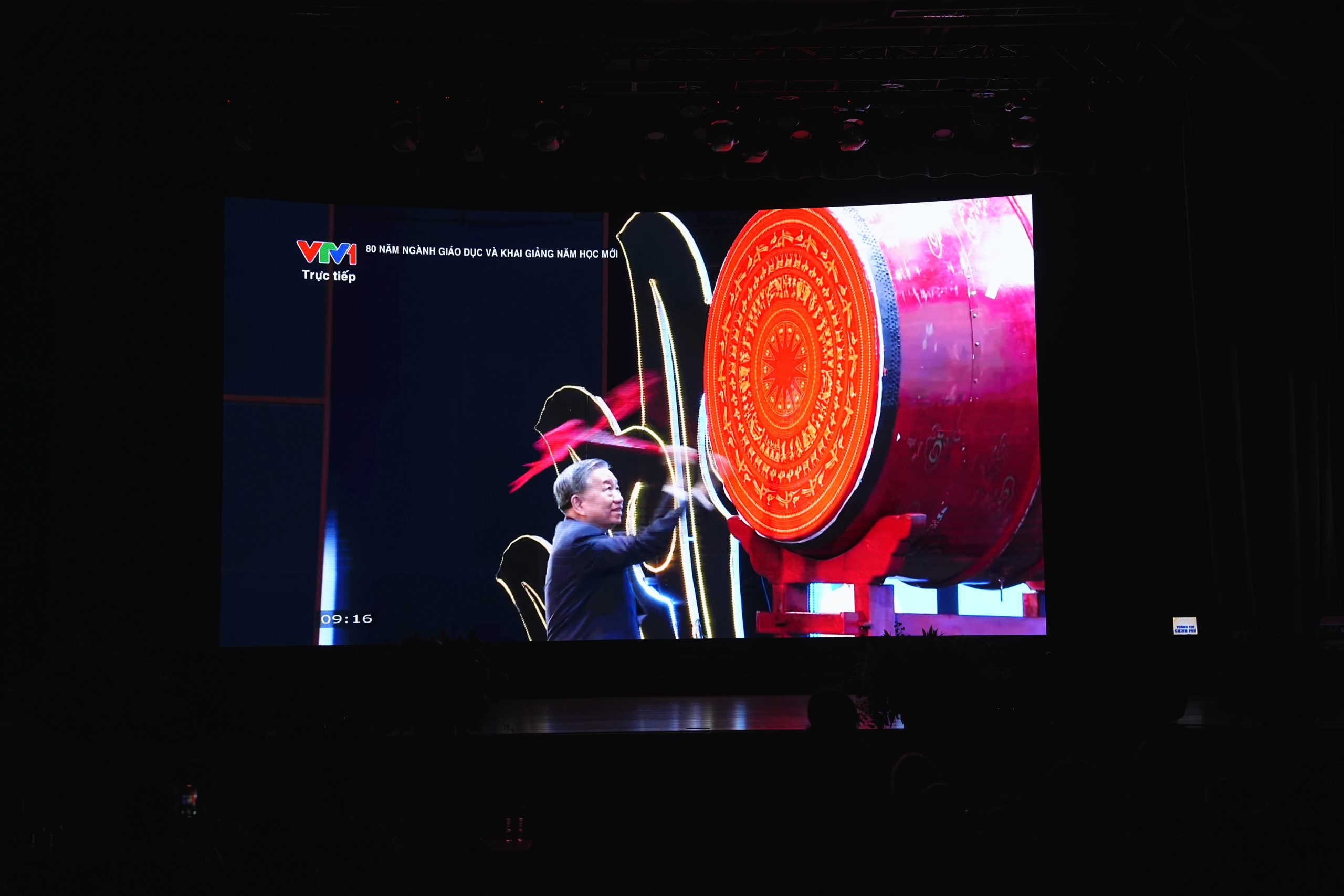 UTS-ers hòa chung tiếng trống khai trường với 26 triệu học sinh cả nước