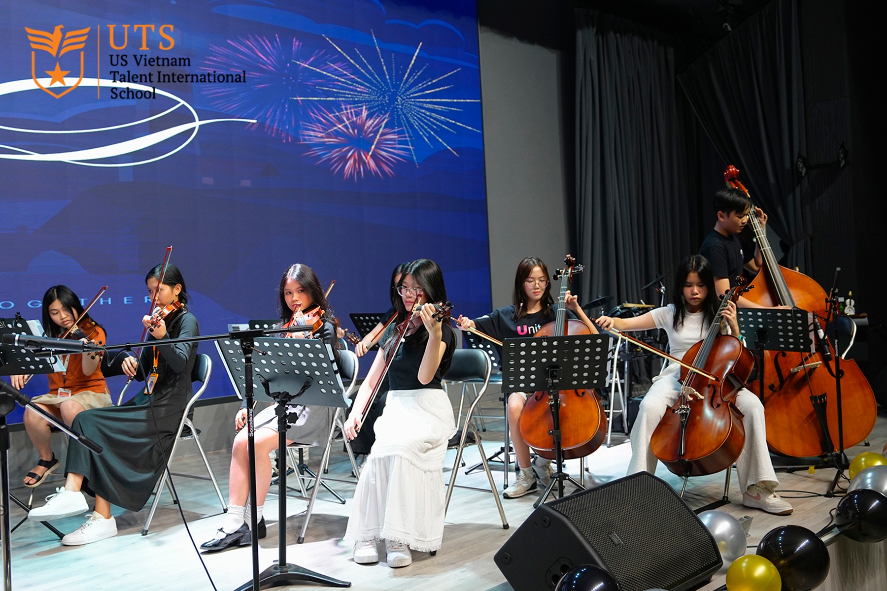 Âm nhạc giúp học sinh phát triển tư duy nghệ thuật và khả năng trình diễn (Hình minh hoạ) 