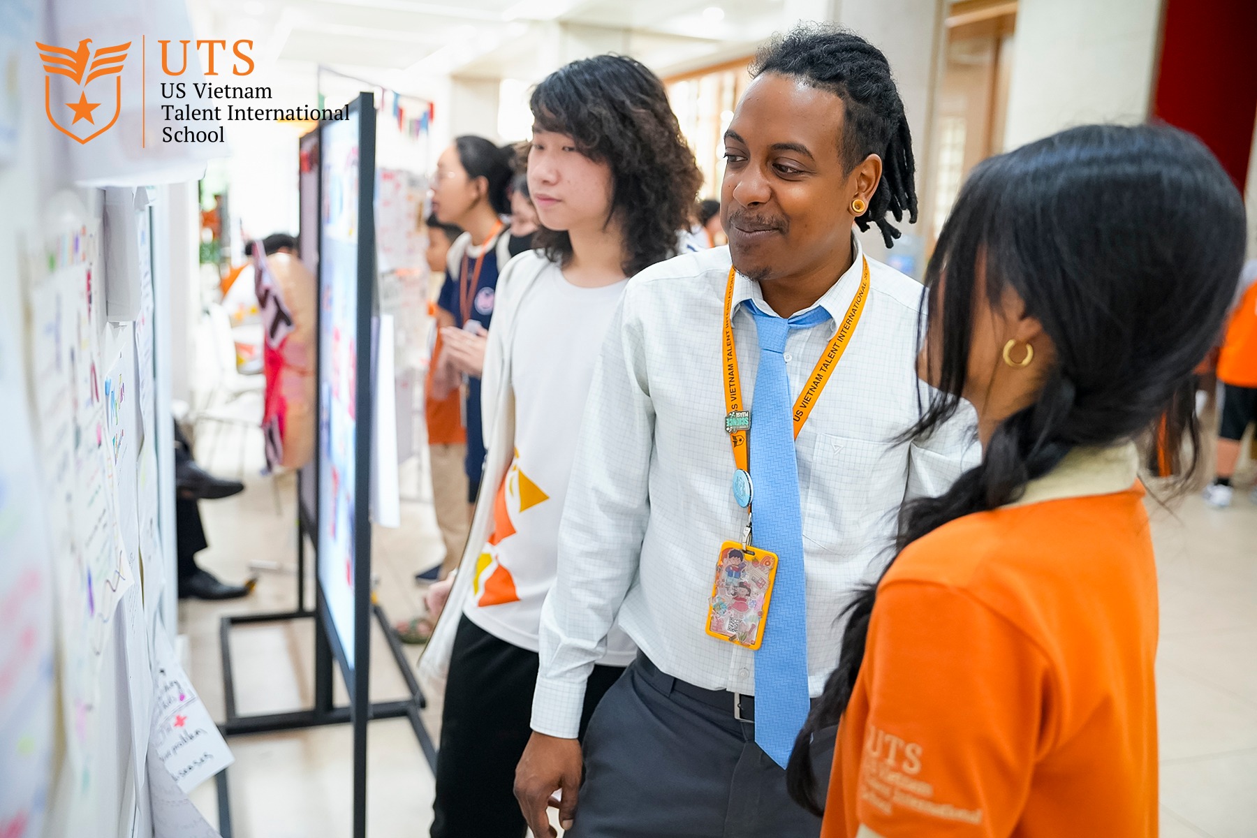 Giáo viên UTS luôn quan tâm và đồng hành cùng học sinh