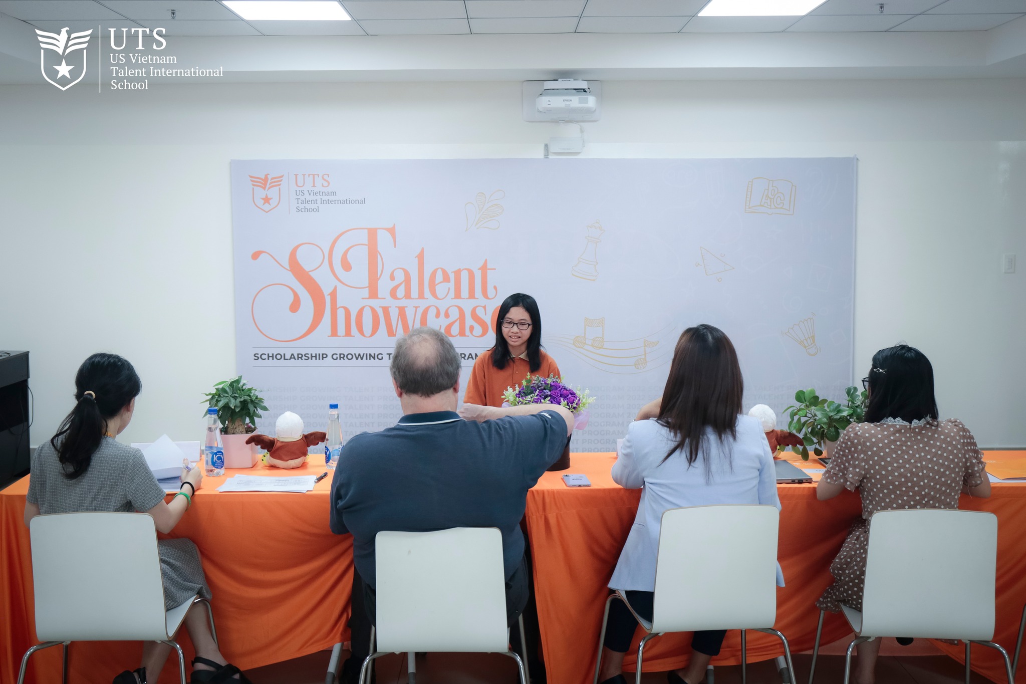 Trường Quốc tế Song ngữ cung cấp nhiều học bổng cho học sinh 