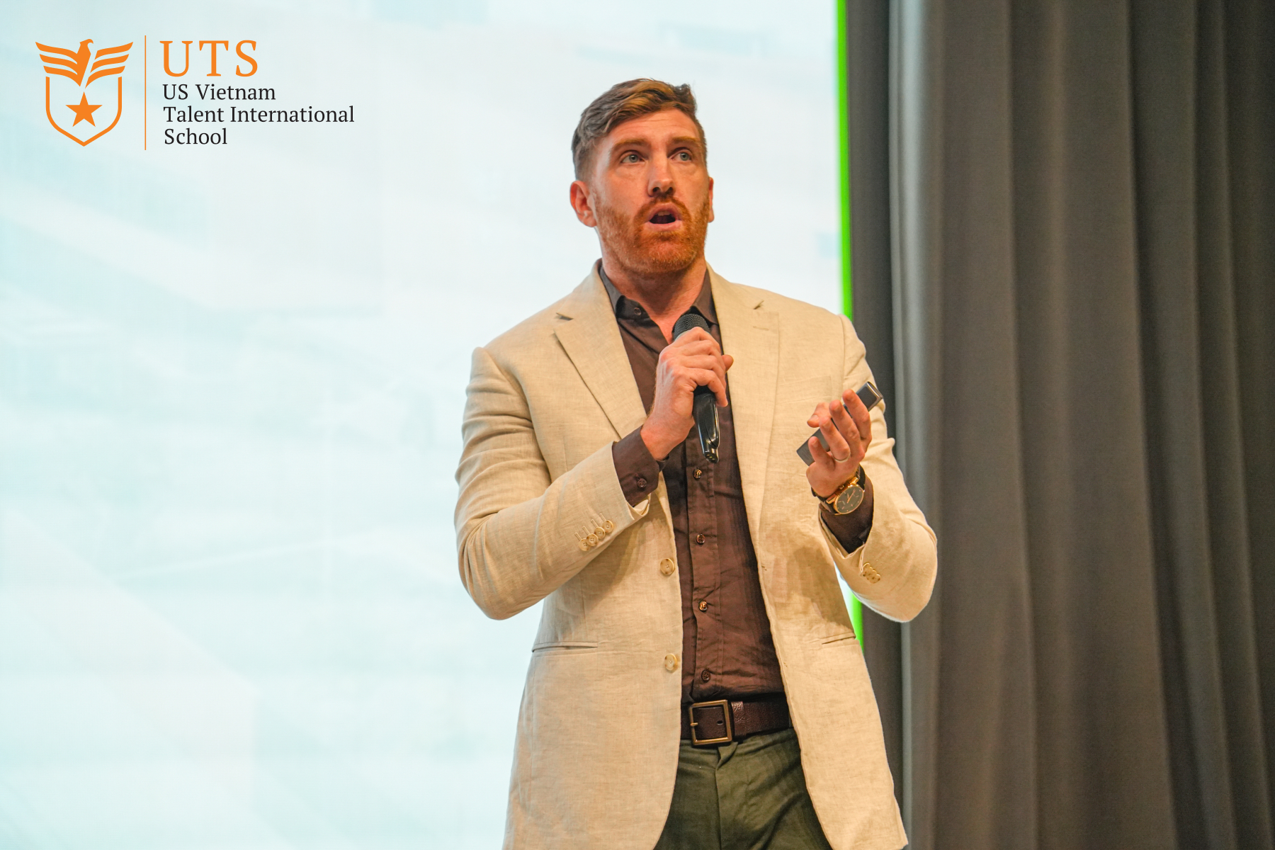 Giáo viên đồng hành cùng học sinh và phụ huynh trong việc xây dựng lộ trình phù hợp